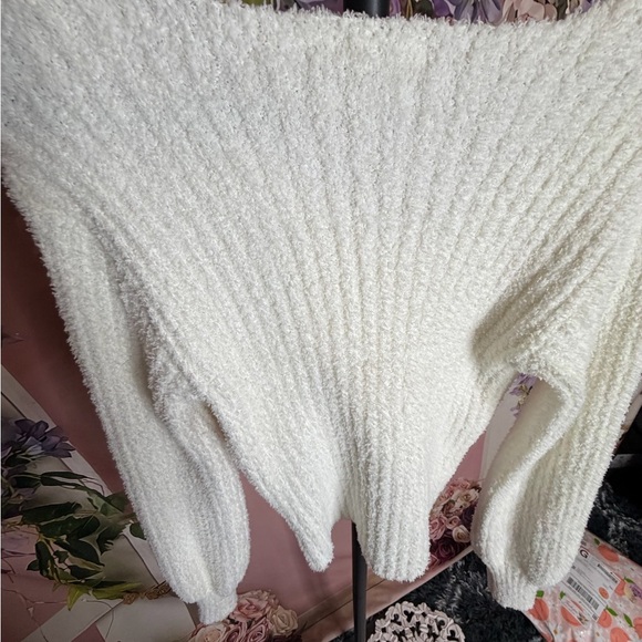 White Sweater by Active USA, Size Small, NWT - Picture 4 of 7